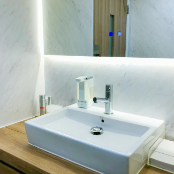 共立美容外科 大阪2院のニキビ跡治療を受けた後のパウダールーム