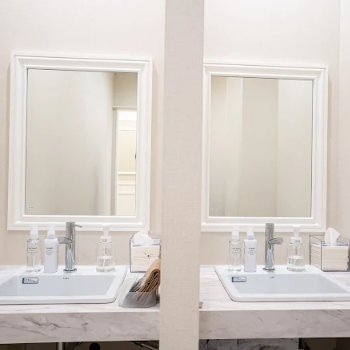 ルラ美容クリニック 大阪2院のニキビ跡治療を受けた後のパウダールーム