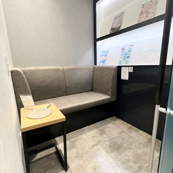 聖心美容クリニック 大阪院のニキビ跡治療を受ける前の待合室