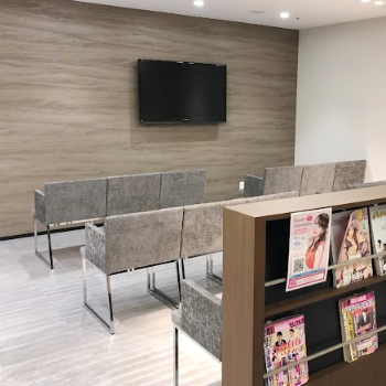 品川美容外科 大阪2院のニキビ跡治療を受ける前の待合室