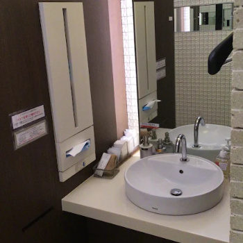 品川美容外科 大阪2院のニキビ跡治療を受けた後のパウダールーム