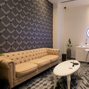 大阪TAクリニックのニキビ跡治療を受ける前の待合室