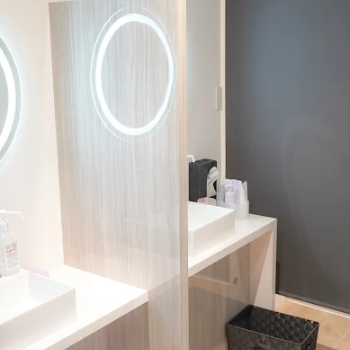 東京美容外科 梅田院のニキビ跡治療を受けた後のパウダールーム