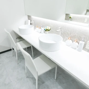 WIN CLINIC 大阪4院のニキビ跡治療を受けた後のパウダールーム